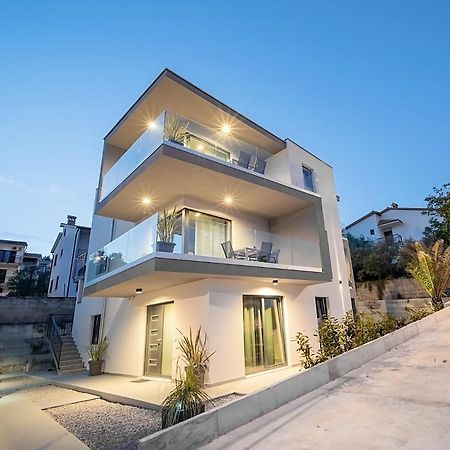 Villa Apartments Lela Рабац Екстериор снимка