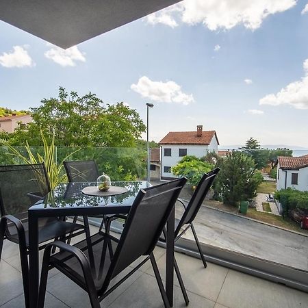 Villa Apartments Lela Рабац Екстериор снимка