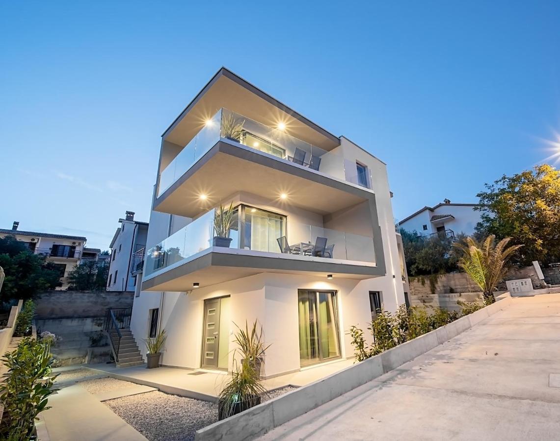 Villa Apartments Lela Рабац Екстериор снимка