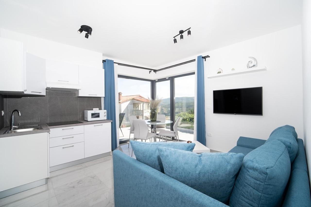 Villa Apartments Lela Рабац Екстериор снимка