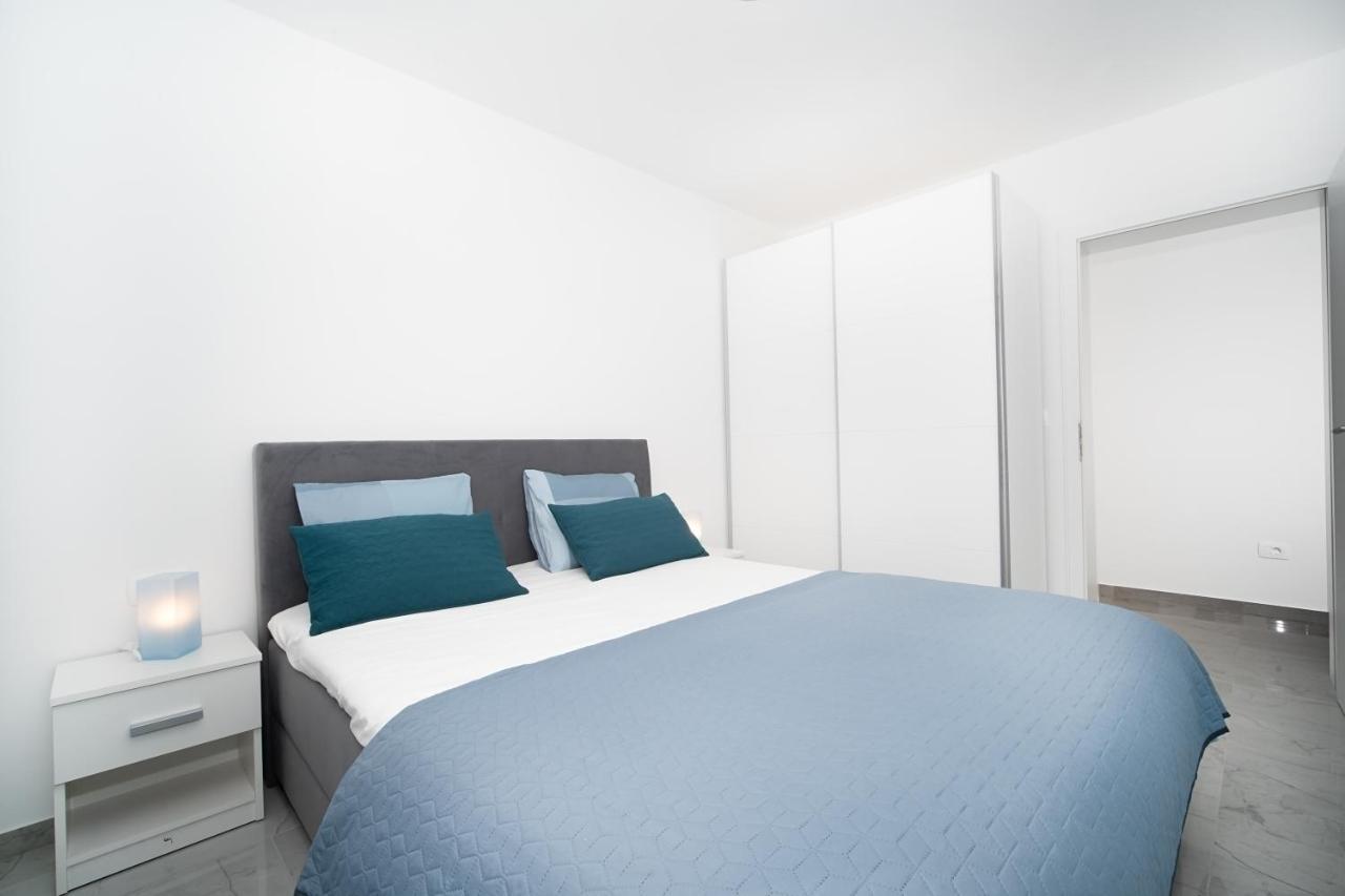 Villa Apartments Lela Рабац Екстериор снимка