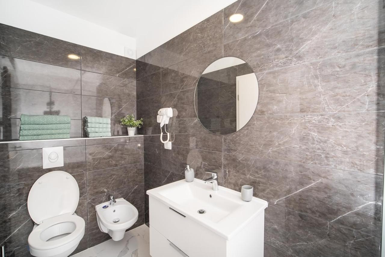 Villa Apartments Lela Рабац Екстериор снимка