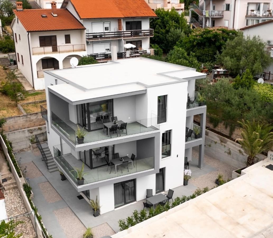 Villa Apartments Lela Рабац Екстериор снимка