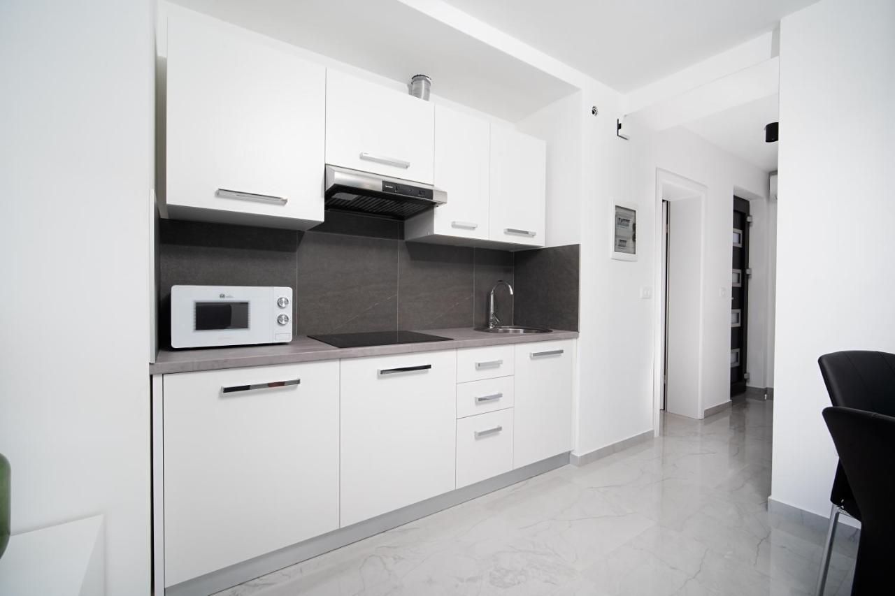 Villa Apartments Lela Рабац Екстериор снимка