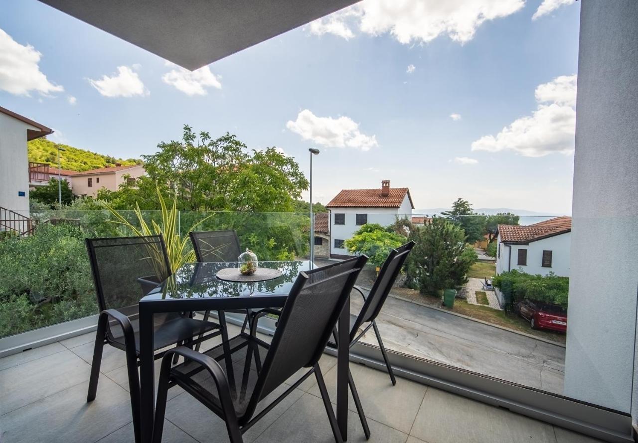 Villa Apartments Lela Рабац Екстериор снимка