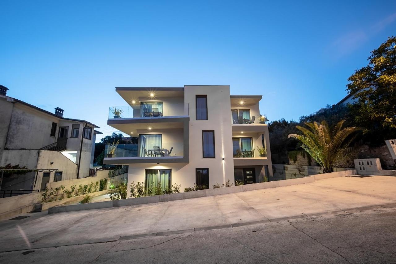Villa Apartments Lela Рабац Екстериор снимка