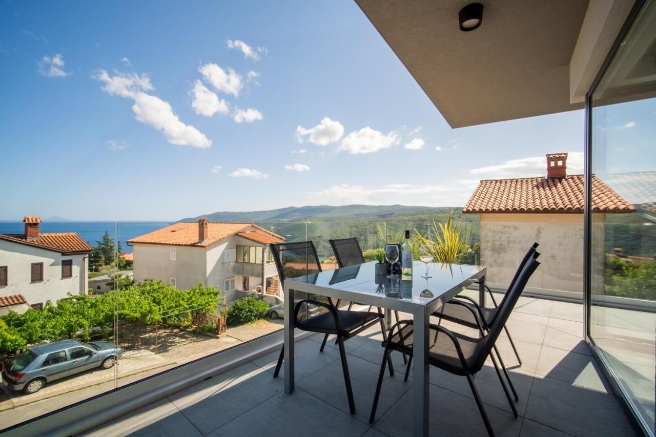 Villa Apartments Lela Рабац Екстериор снимка