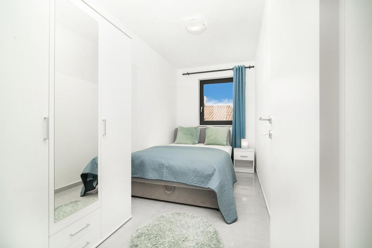 Villa Apartments Lela Рабац Екстериор снимка
