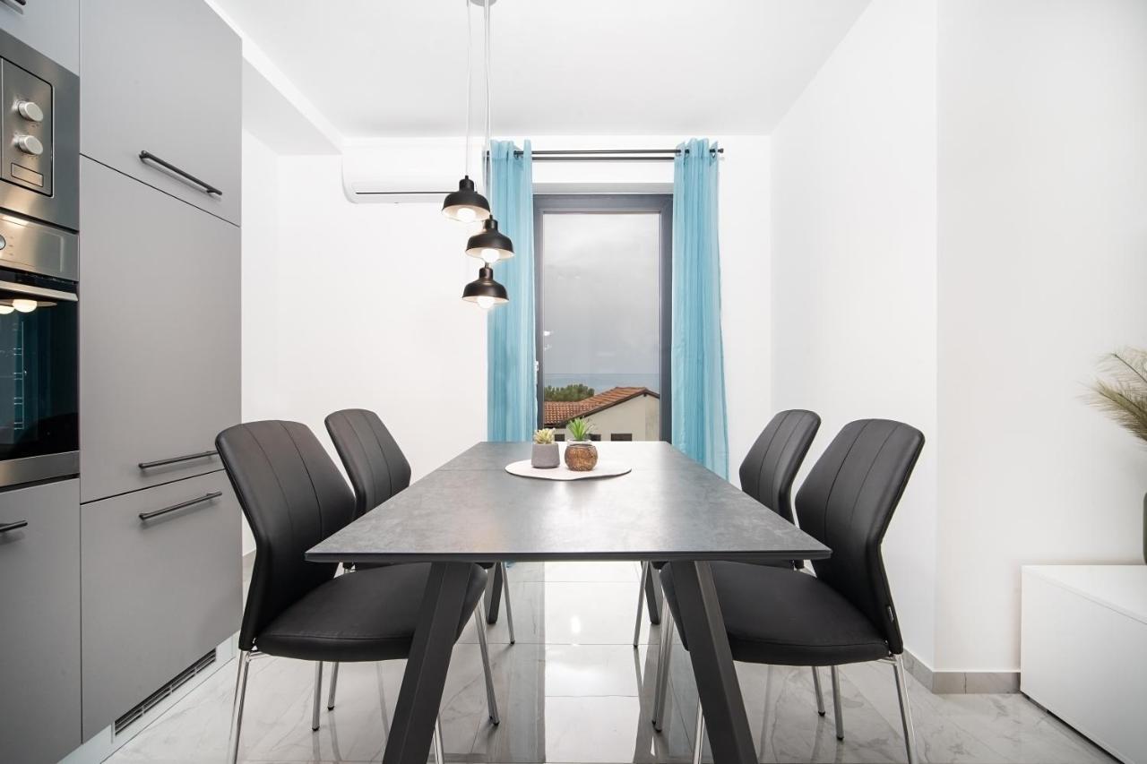 Villa Apartments Lela Рабац Екстериор снимка