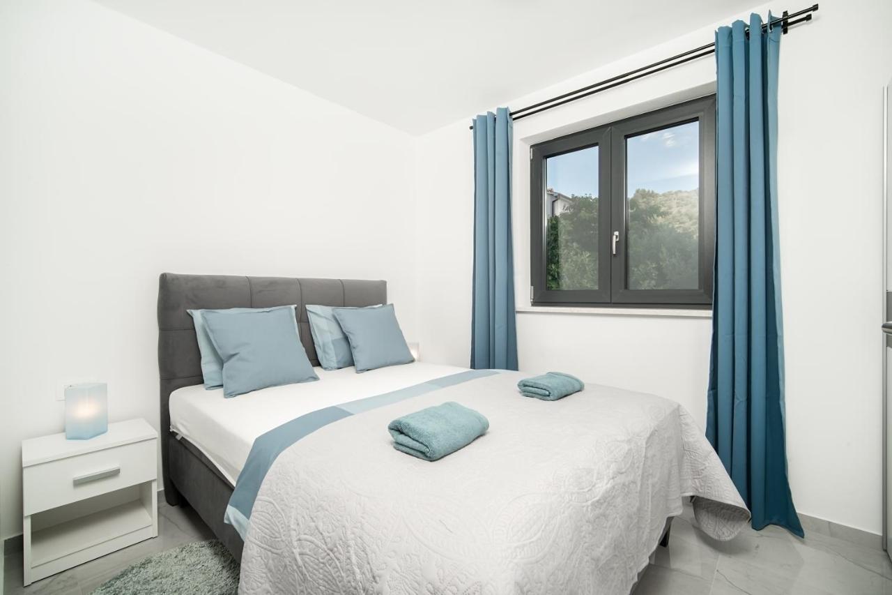 Villa Apartments Lela Рабац Екстериор снимка