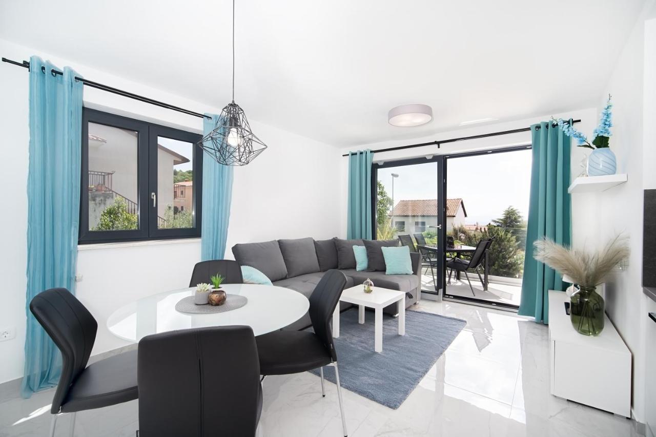 Villa Apartments Lela Рабац Екстериор снимка