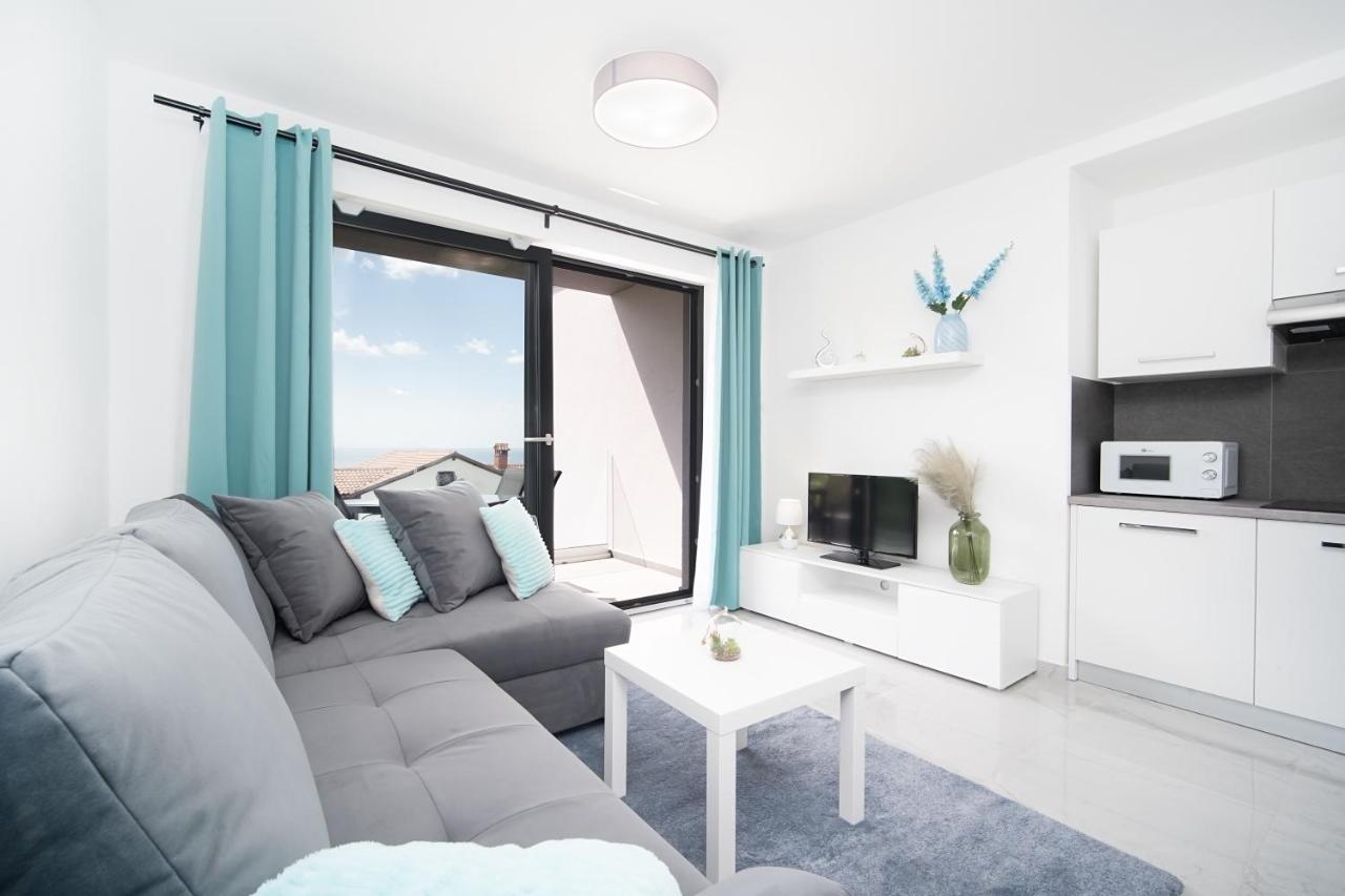 Villa Apartments Lela Рабац Екстериор снимка