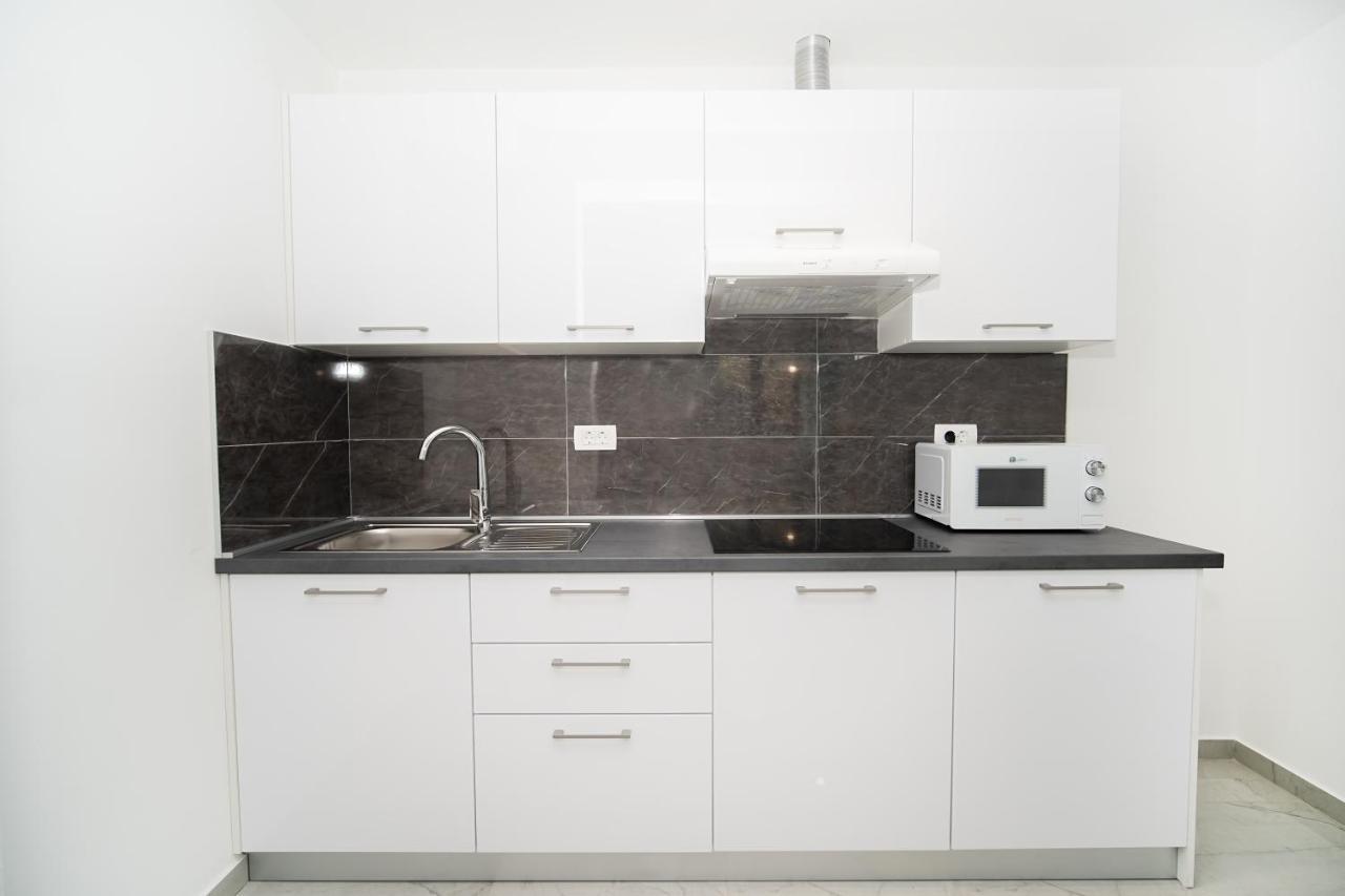 Villa Apartments Lela Рабац Екстериор снимка