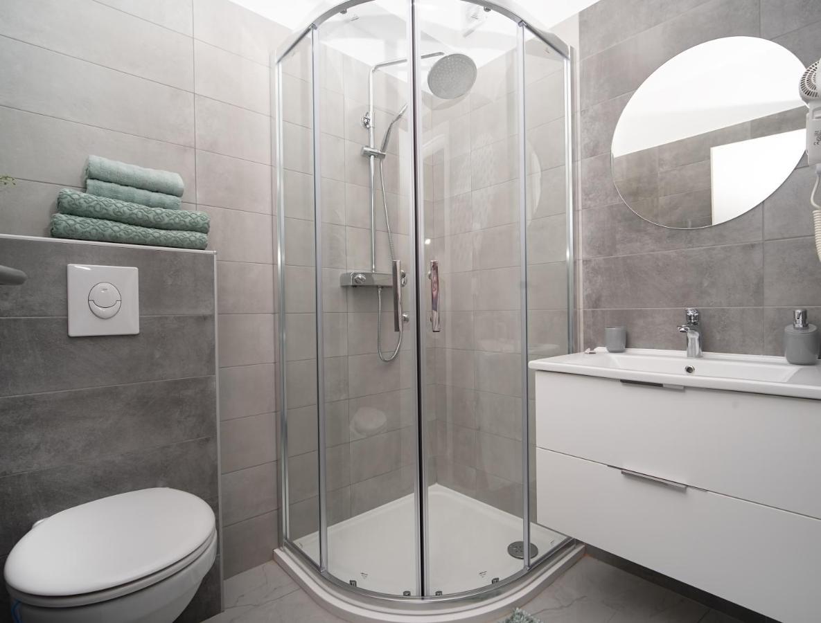 Villa Apartments Lela Рабац Екстериор снимка