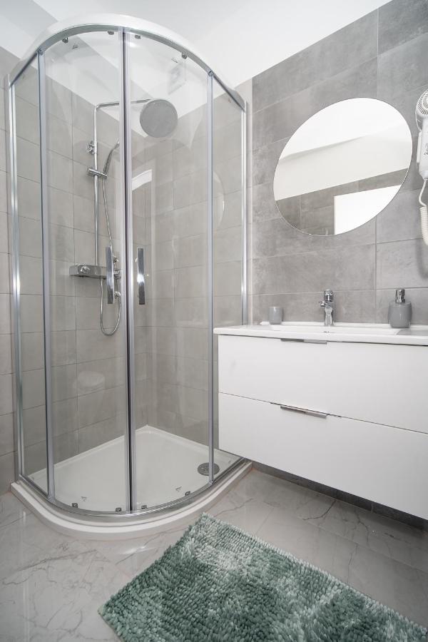 Villa Apartments Lela Рабац Екстериор снимка