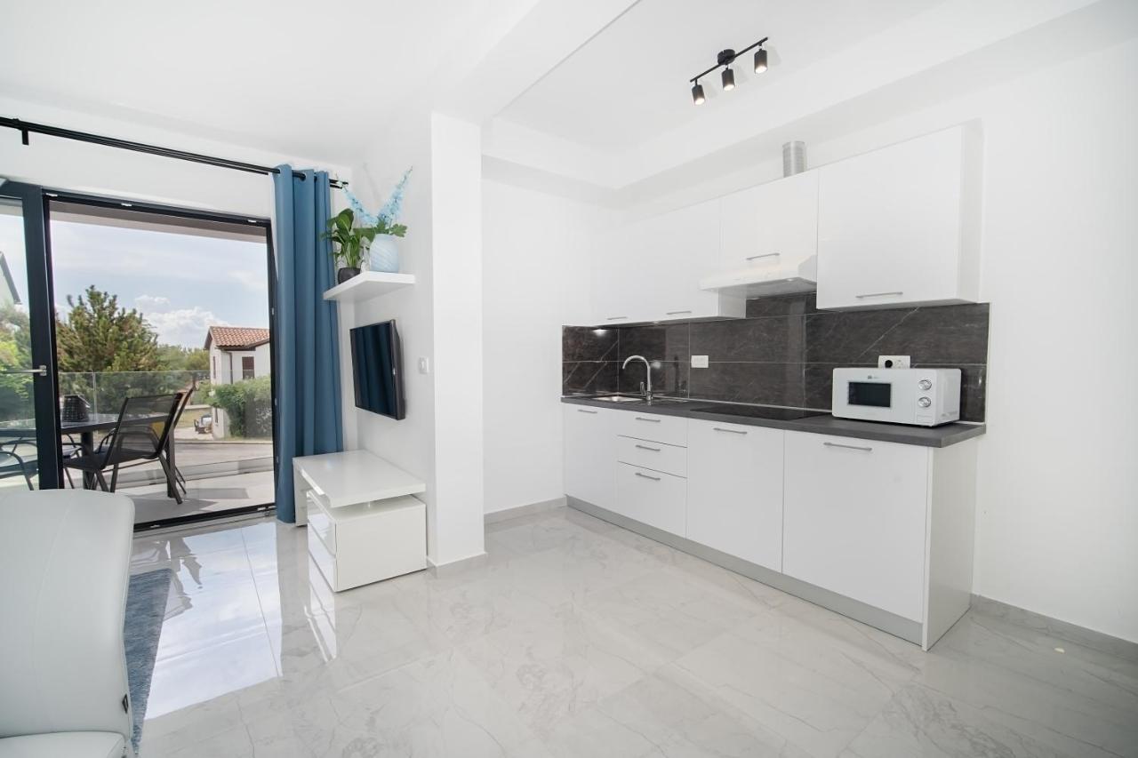 Villa Apartments Lela Рабац Екстериор снимка