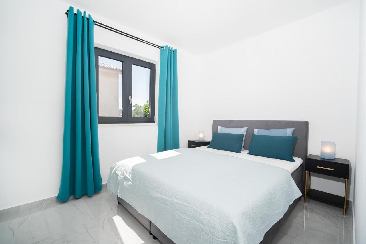 Villa Apartments Lela Рабац Екстериор снимка